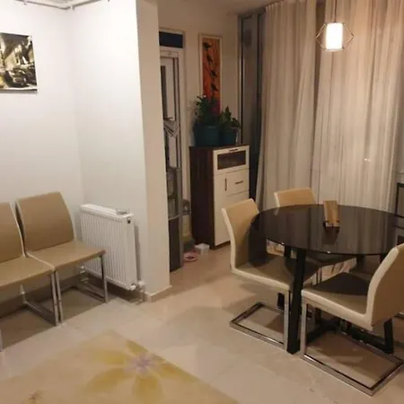 Stylish Duplex 1 Km To The Beach Lejlighed
